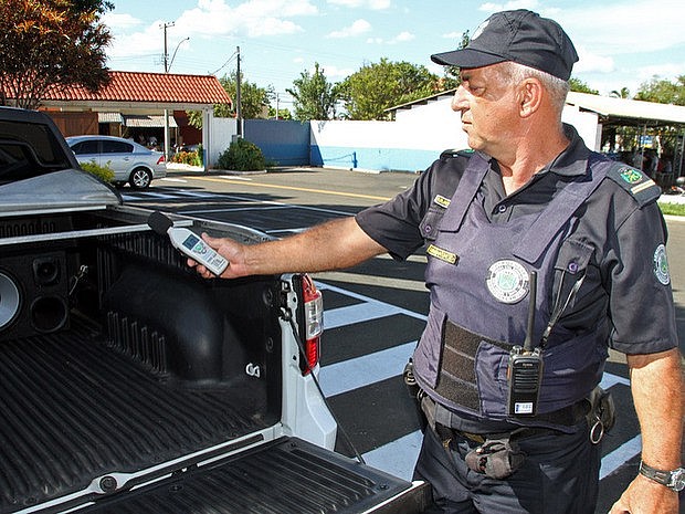 Guarda de Santa Bárbara fiscaliza motoristas que usam som alto em veículos. Foto: Divulgação